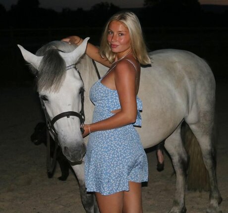 Alasti lekkinud OnlyFans-i pilt Mollymercedes