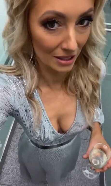 Angela Fingererben OnlyFansリークヌード写真