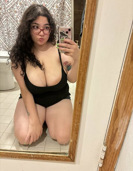 Naken läckt OnlyFans-bild av Lalenoraaa