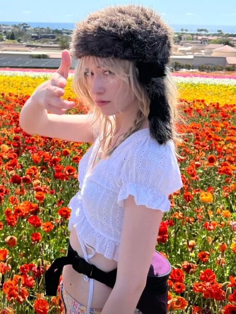 Naakte gelekte OnlyFans-foto van Buguniverse