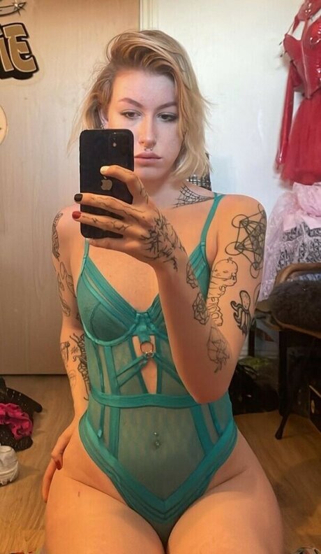 Alasti lekkinud OnlyFans-i pilt Sisterwhippy