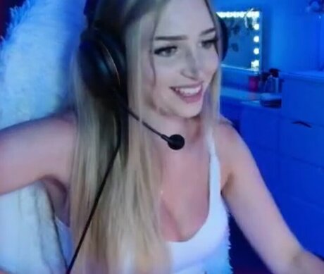 Naken lekkede OnlyFans-bilde av Nadjana