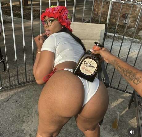 Foto di nudo di fuga di OnlyFans di Moreyaz