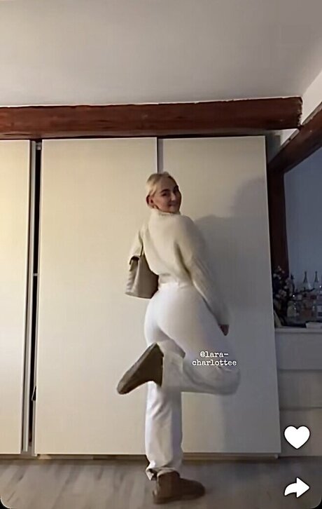 Photo nue de fuite OnlyFans de Laracharlottee