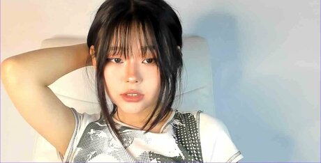 Naakte gelekte OnlyFans-foto van Heeyoung11