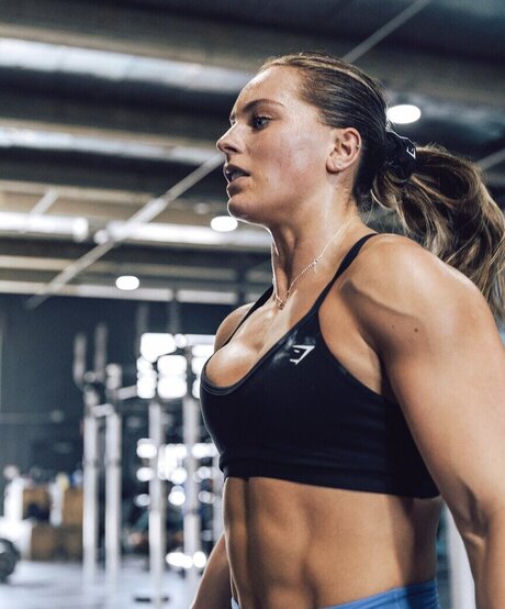 Naakte gelekte OnlyFans-foto van Aimee Cringle