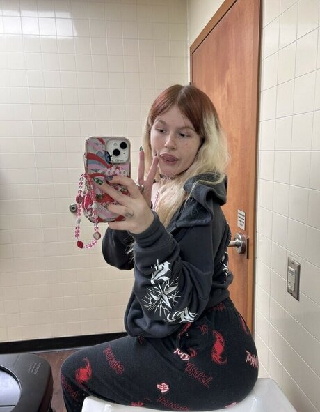 Naken läckt OnlyFans-bild av Dishonestgirl