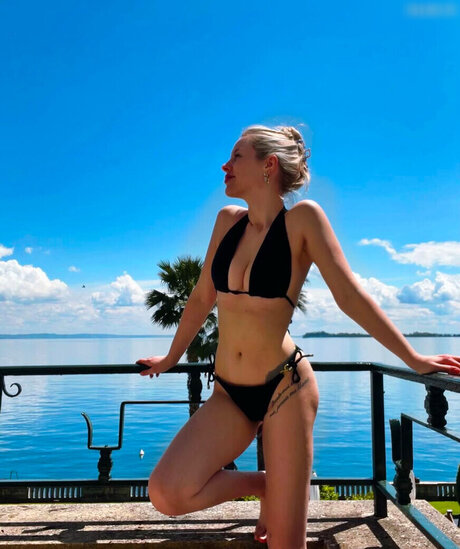 Julia Nageler OnlyFansリークヌード写真