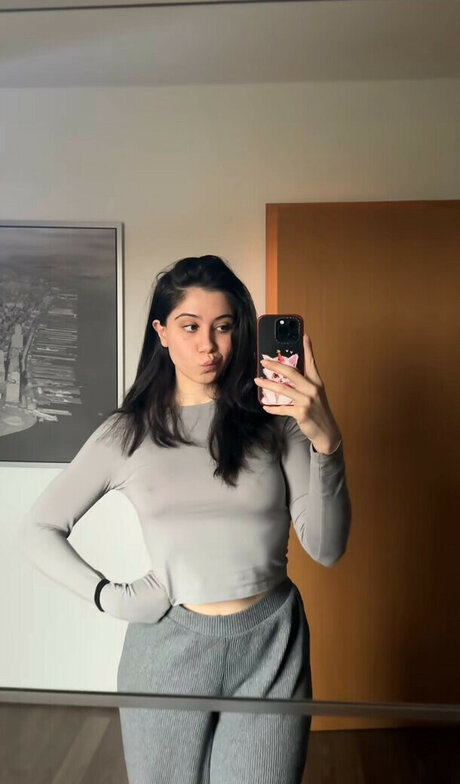 Обнаженная фотография утечки OnlyFans от Hilal Fener