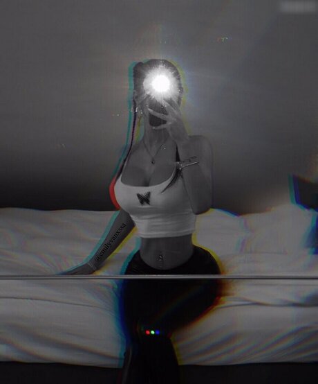 Обнаженная фотография утечки OnlyFans от Emilyvanxssa