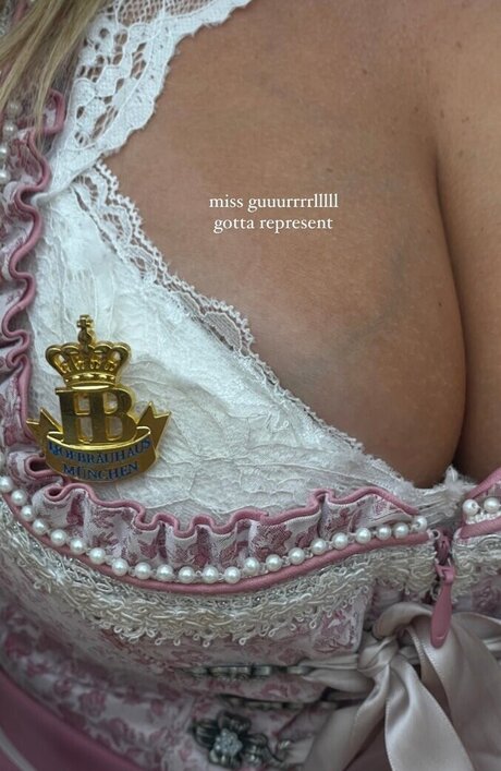 Naken lekkede OnlyFans-bilde av Emma Schnborn