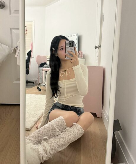 Naakte gelekte OnlyFans-foto van Saranghoe