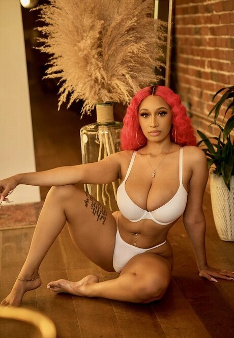 Foto di nudo di fuga di OnlyFans di Biggiebando