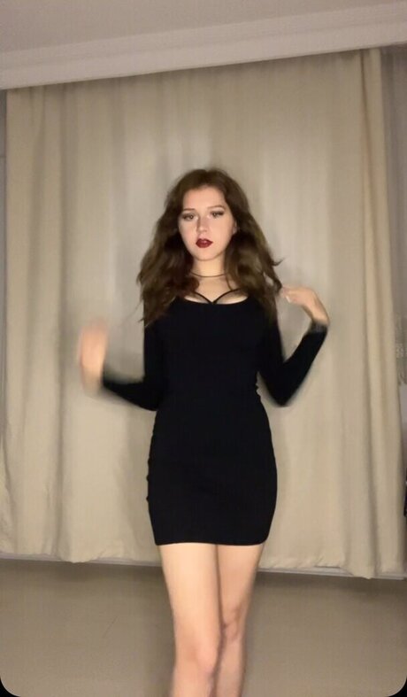 Обнаженная фотография утечки OnlyFans от Lilycooperuwu