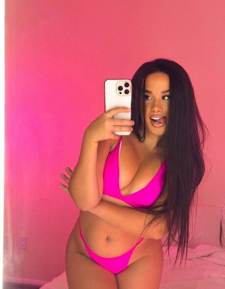 Nahá fotka uniklých OnlyFans od La Elvira