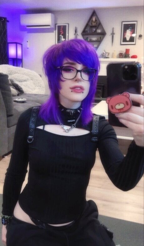 Naken lekkede OnlyFans-bilde av Devilpuppi