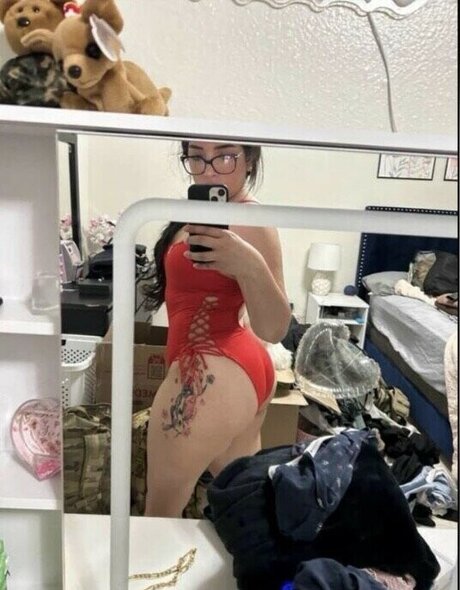 Naken läckt OnlyFans-bild av Alys2hot4u