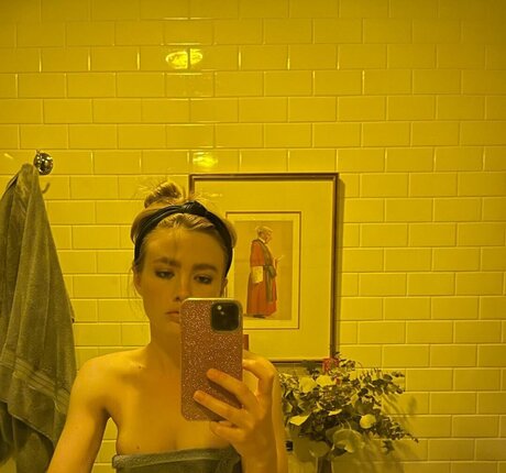 Naken lekkede OnlyFans-bilde av Maddie Hasson