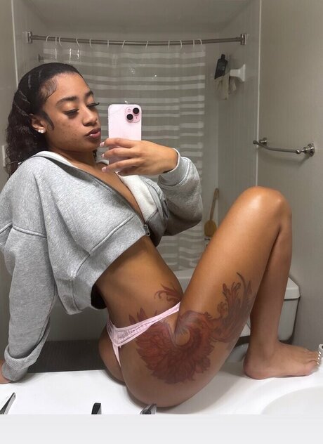 Foto di nudo di fuga di OnlyFans di Jellyfishlegend