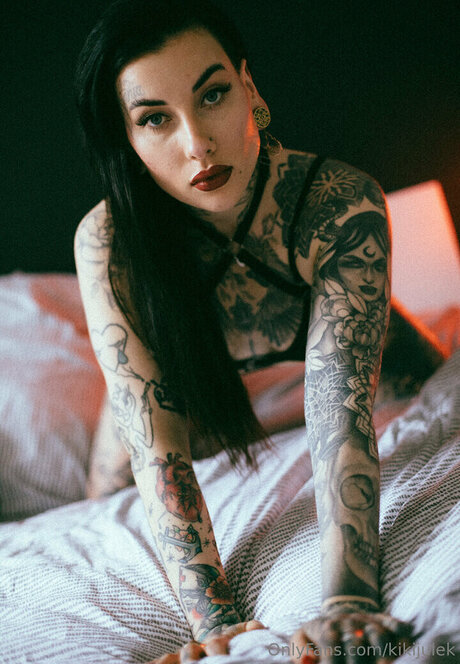 Обнаженная фотография утечки OnlyFans от Kiki Julek