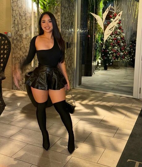 Alasti lekkinud OnlyFans-i pilt Linnsquatsmore