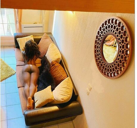 Fsemelagne OnlyFansリークヌード写真