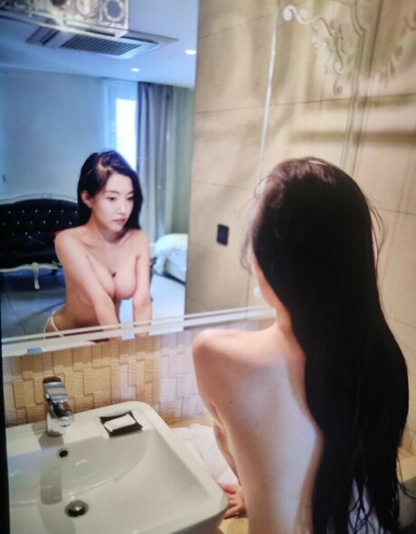 Naken lekkede OnlyFans-bilde av Barehana