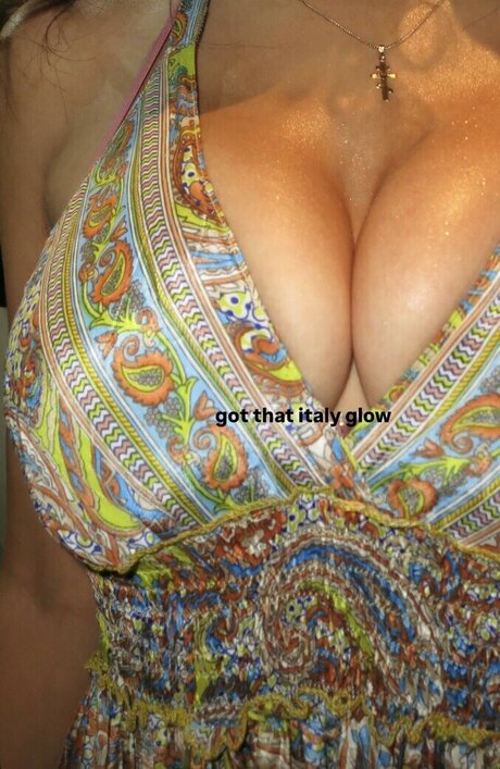 Обнаженная фотография утечки OnlyFans от Madeline Smith