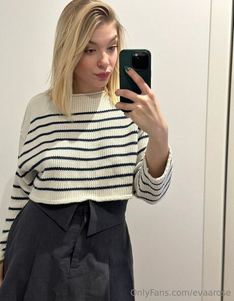 Evaarose naked leaks OnlyFans pic