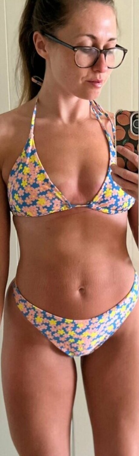 Alasti lekkinud OnlyFans-i pilt Catraises