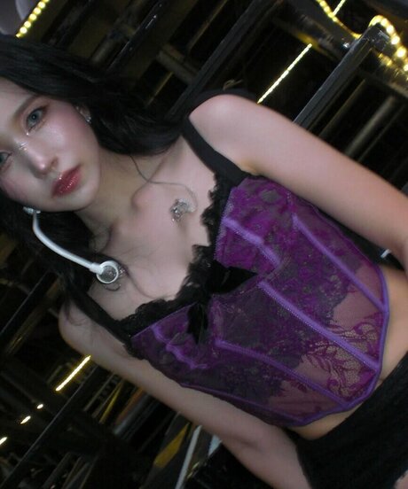 Naakte gelekte OnlyFans-foto van Mina Myoi