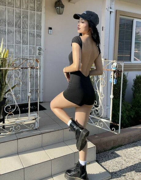 Naakte gelekte OnlyFans-foto van Joyce Htet