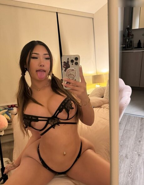 Nahá fotka uniklých OnlyFans od Bunni Emmie