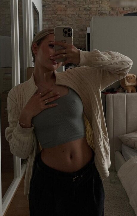 Foto di nudo di fuga di OnlyFans di Lili Hamann