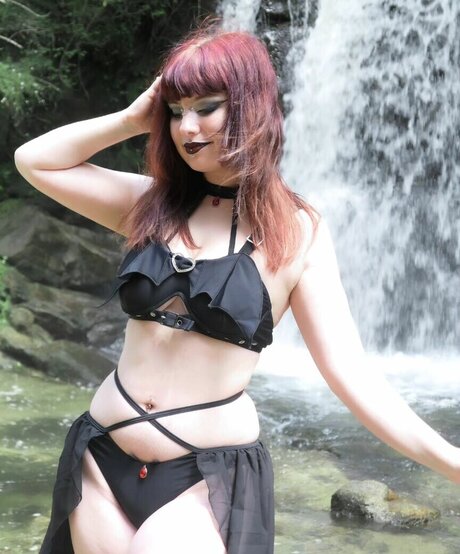 Обнаженная фотография утечки OnlyFans от Gothbynight