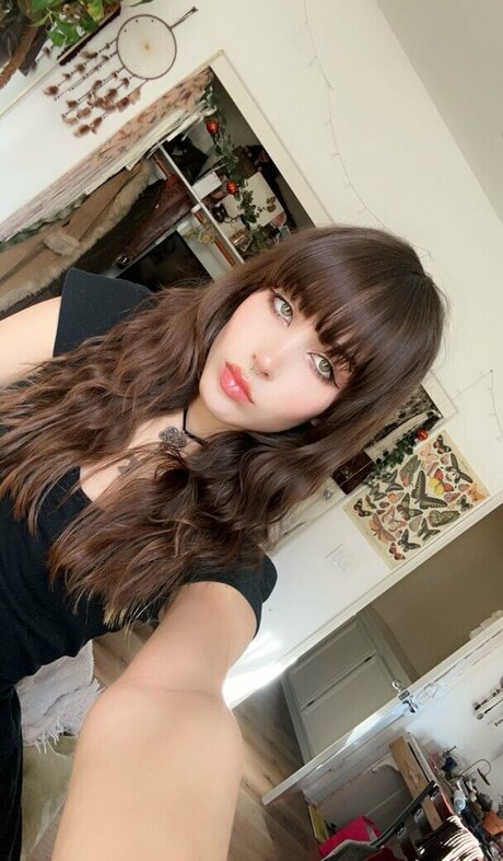 Naakte gelekte OnlyFans-foto van Moongirlevie