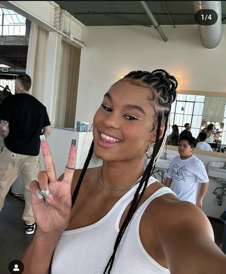 Naken lekkede OnlyFans-bilde av Satou Sabally