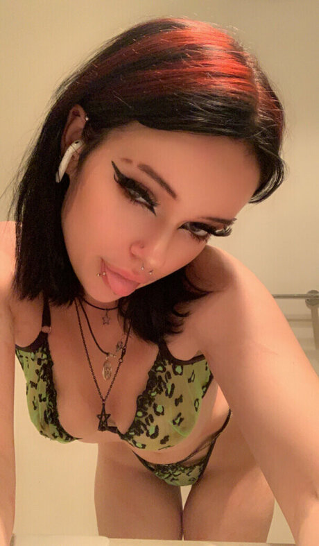 Naken lekkede OnlyFans-bilde av Avery22