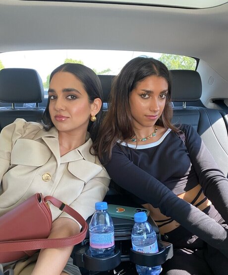 Naakte gelekte OnlyFans-foto van Geraldine Viswanathan