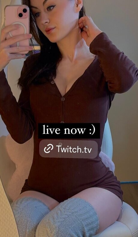 Naken läckt OnlyFans-bild av Micromads