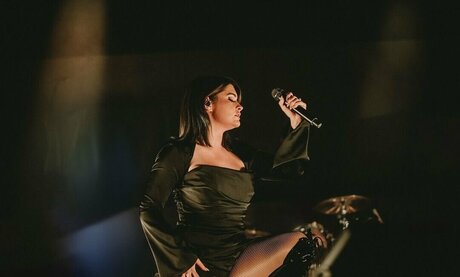 Naakte gelekte OnlyFans-foto van Courtney Laplante