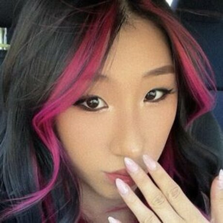 Alasti lekkinud OnlyFans-i pilt Illumimathelie