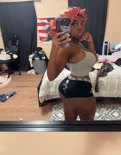 Alasti lekkinud OnlyFans-i pilt Mariethealpha