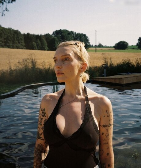 Naken lekkede OnlyFans-bilde av Mia Morgan