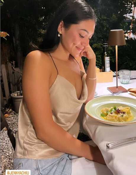 Naakte gelekte OnlyFans-foto van Jenny Chiu