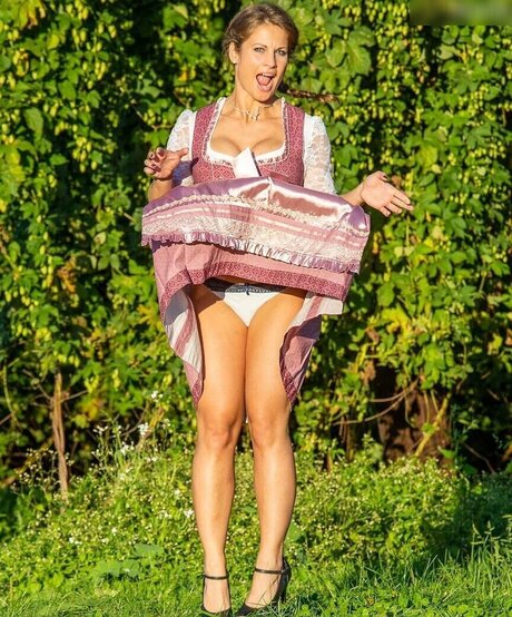 Nacktes geleaktes OnlyFans-Foto von Upskirt  Candids