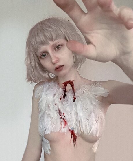 Alasti lekkinud OnlyFans-i pilt Sasha Gaier