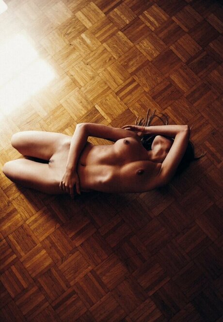 Vivaz Magazine OnlyFansリークヌード写真