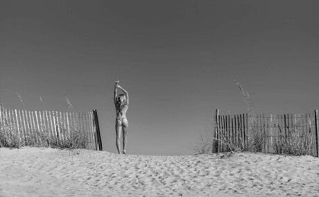 Bella White naked leaks OnlyFans pic