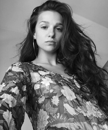 Naakte gelekte OnlyFans-foto van Marisa Abela